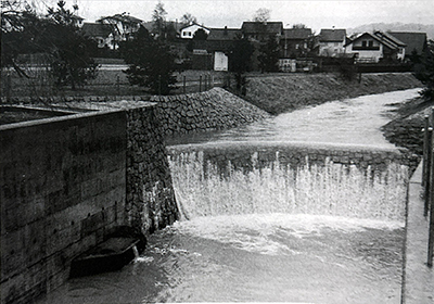 Bild eines Wasserfall in der Eulach 1982